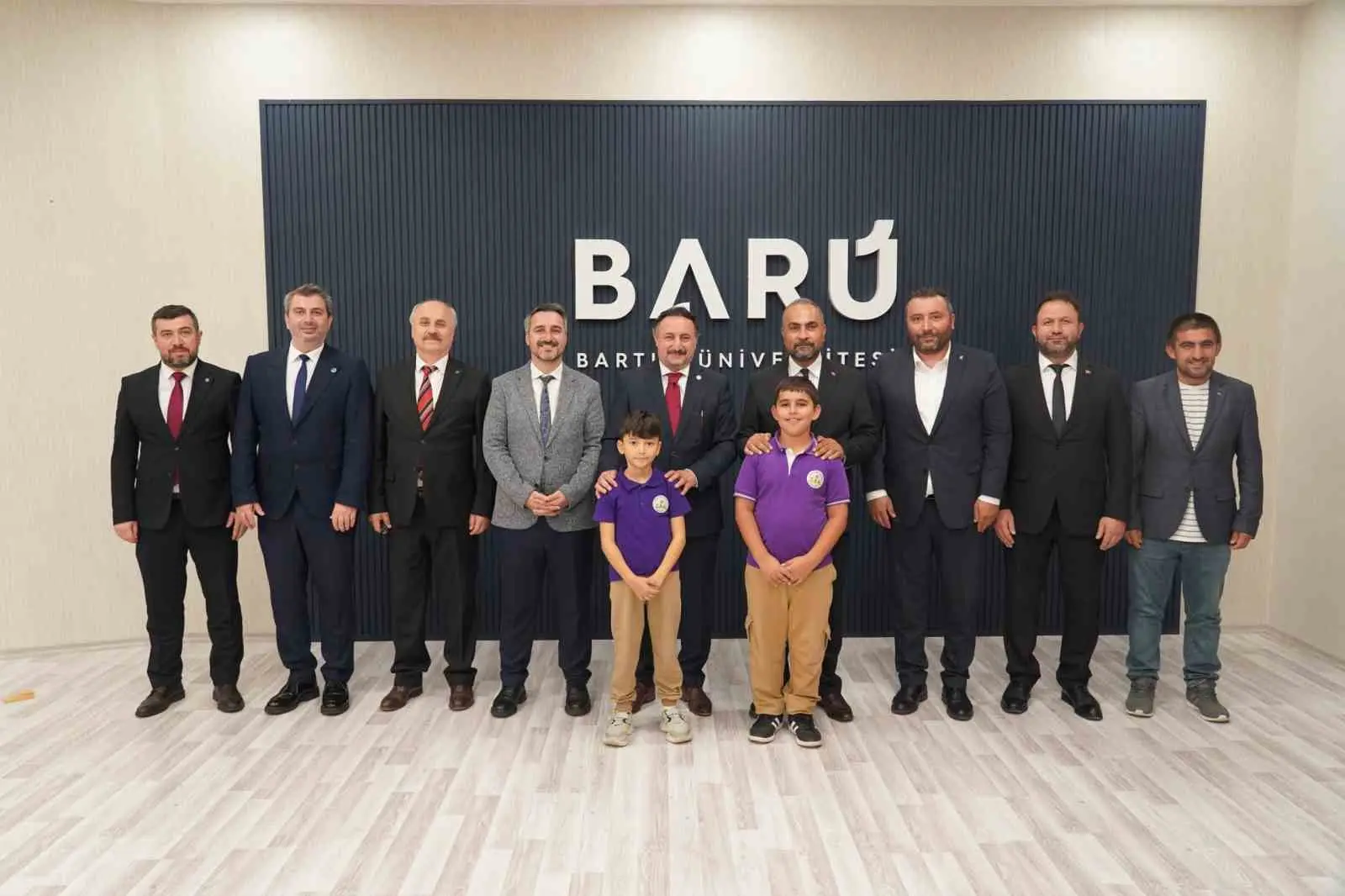 İstanbul Milletvekili Karayel, BARÜ’de Bilimfest etkinlik alanını gezdi