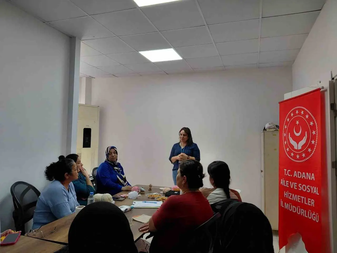 Adana’da ailelere bilinçli medya kullanımı eğitimi verildi