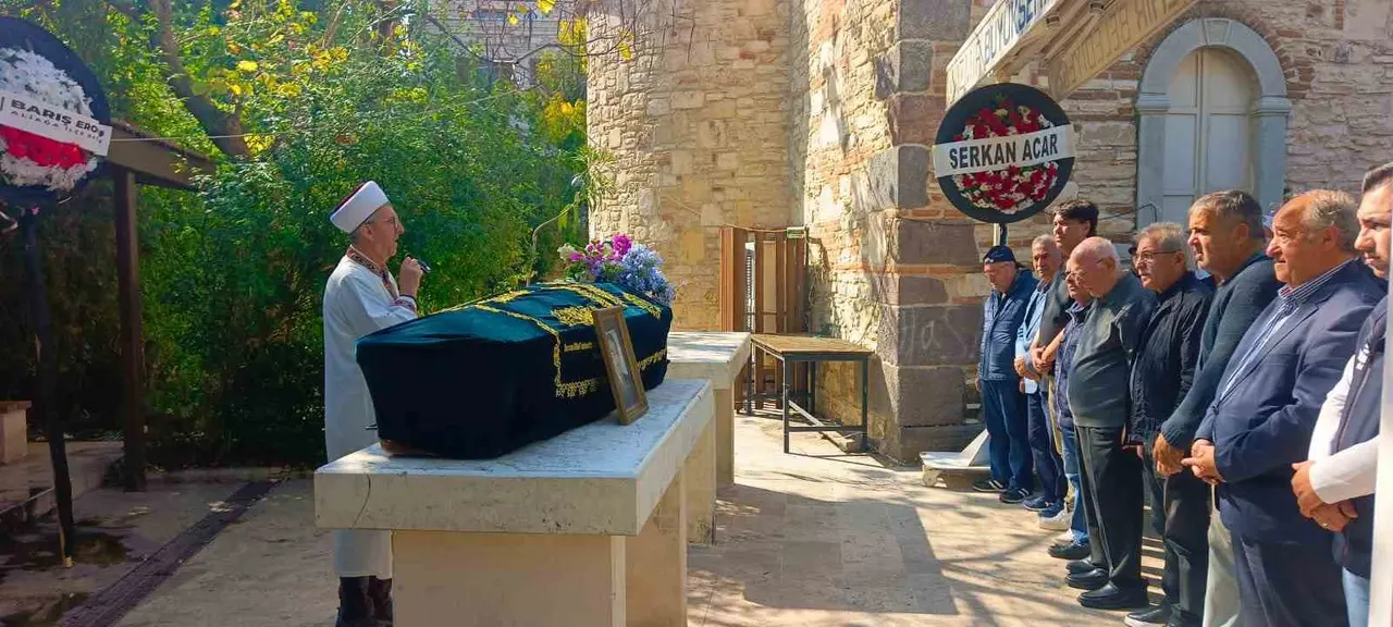 Aliağa eski Belediye Başkanı Ali Ayhan Bayrak son yolculuğuna uğurlandı
