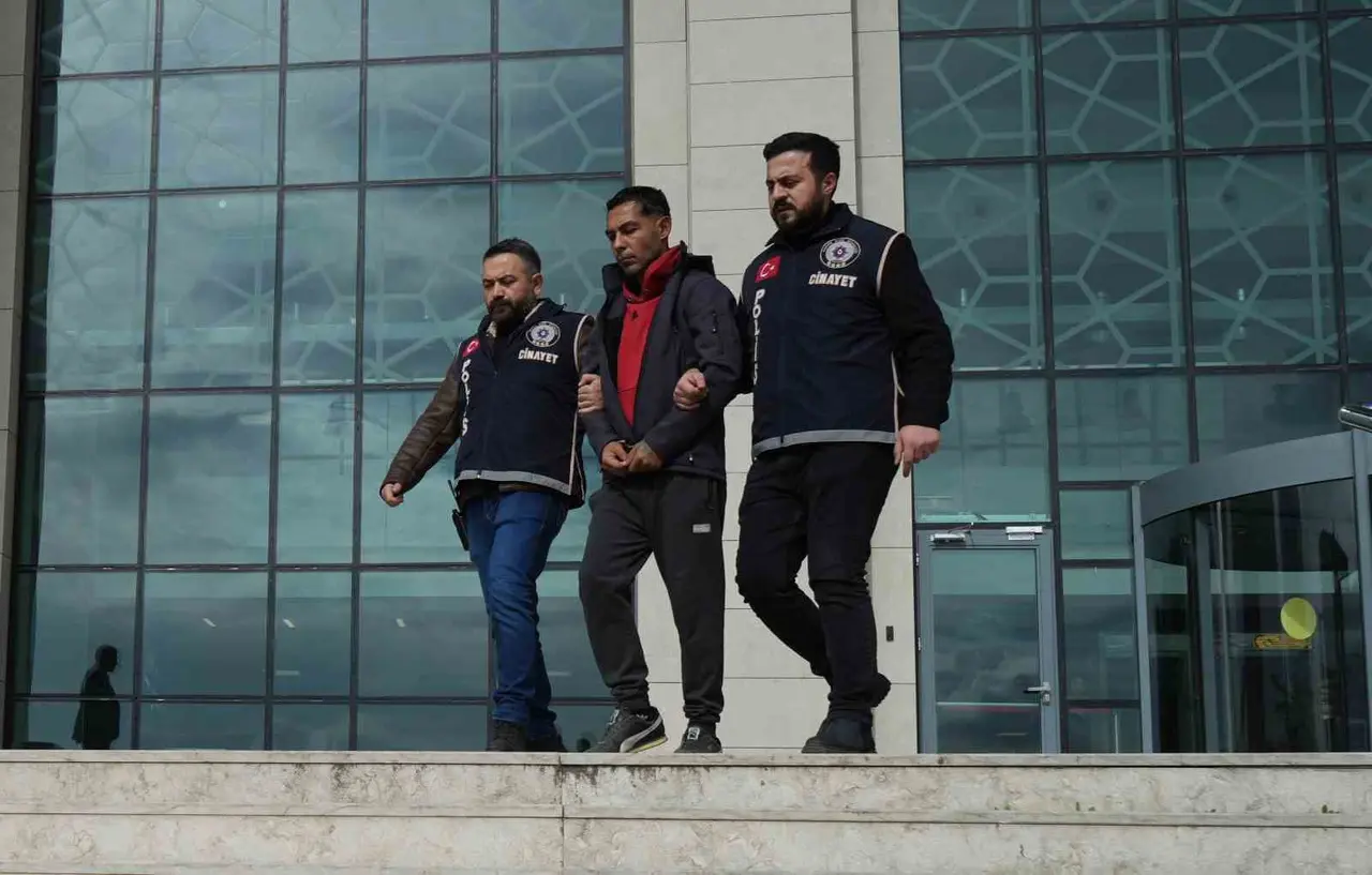 Babasını ekmek bıçağıyla öldüren cinayet zanlısı tutuklandı