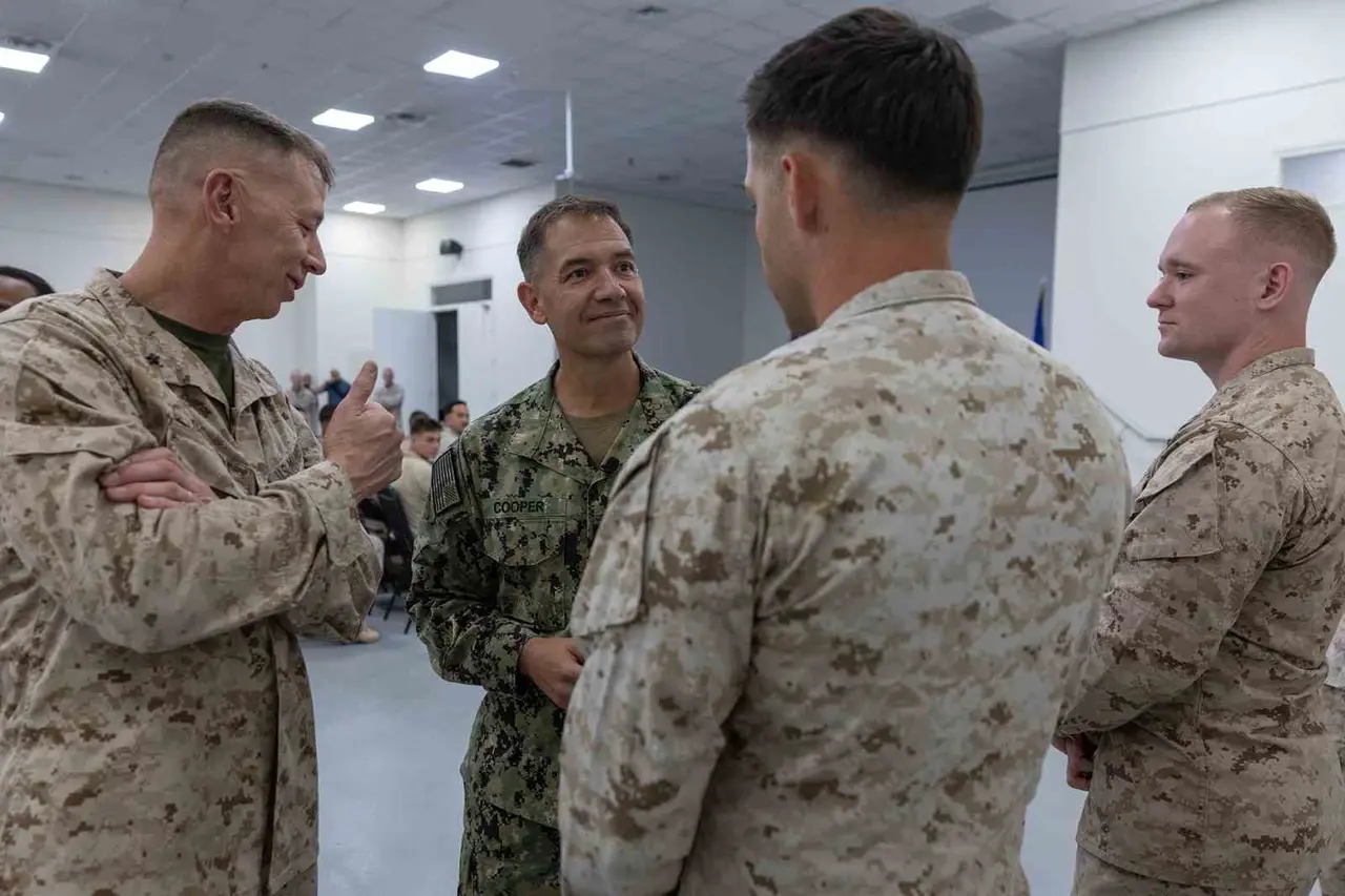 CENTCOM Komutanı Cooper, Hürmüz Boğazı üzerinden helikopterle uçuş gerçekleştirdi