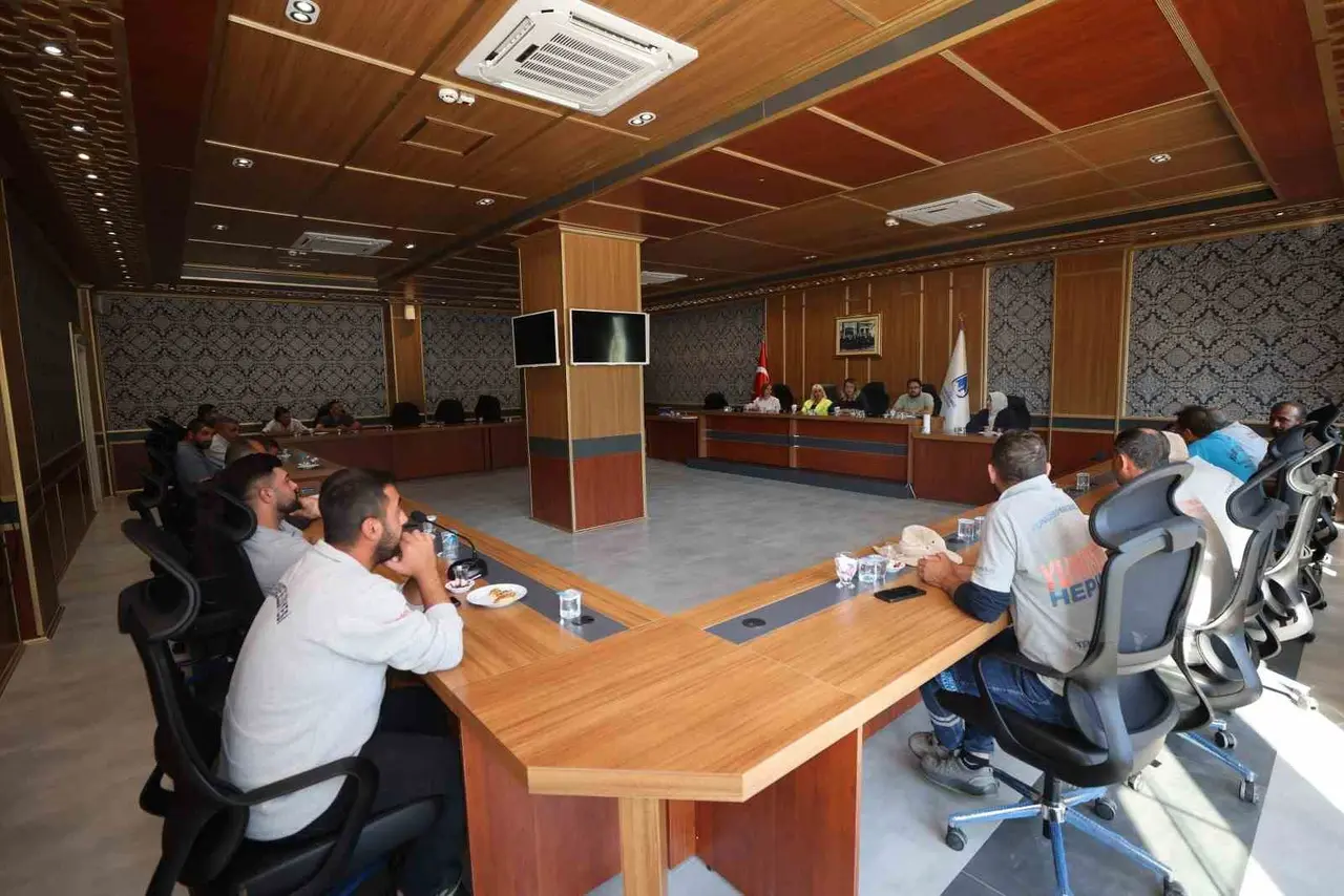 Yunusemre’de temizlik ekiplerine çevre bilinci eğitimi