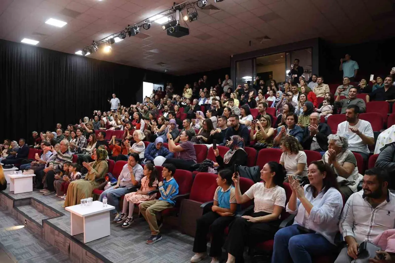 Didim Belediyesi’nden miniklerle Cumhuriyet Bayramı kutlaması