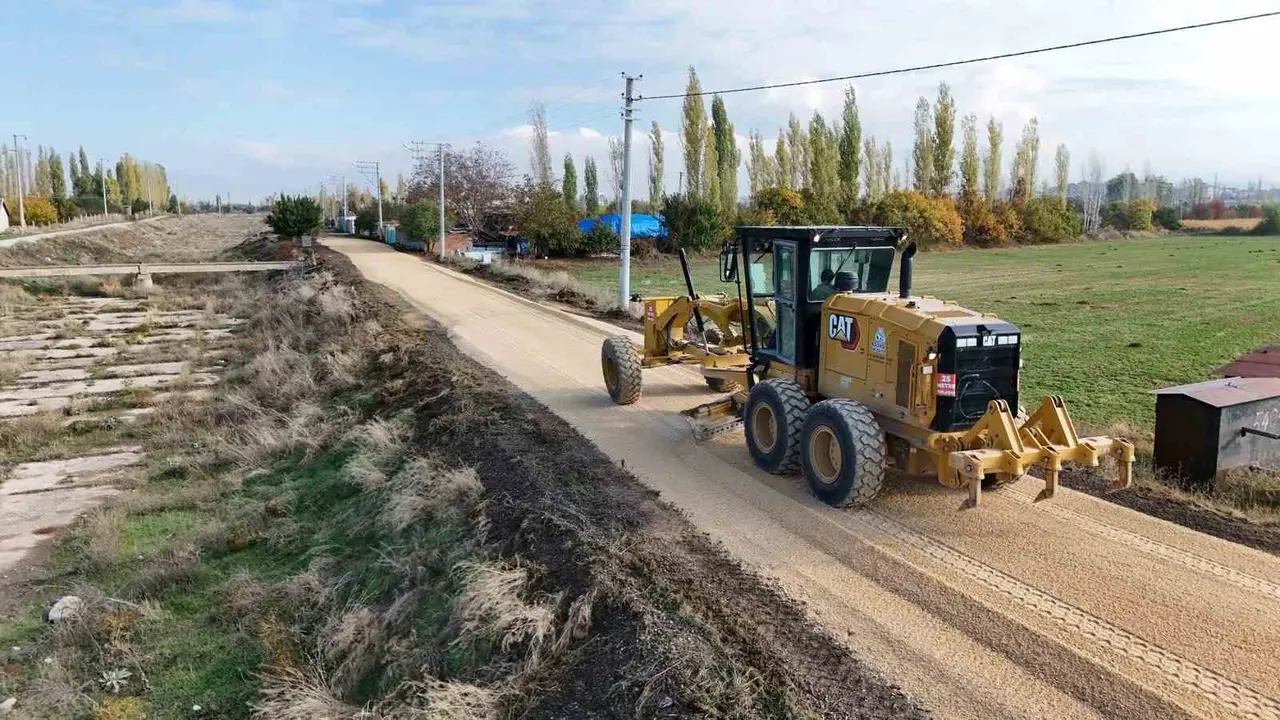 Bolvadin Erkmen Mahallesi’nde üst yapı çalışmaları sürüyor