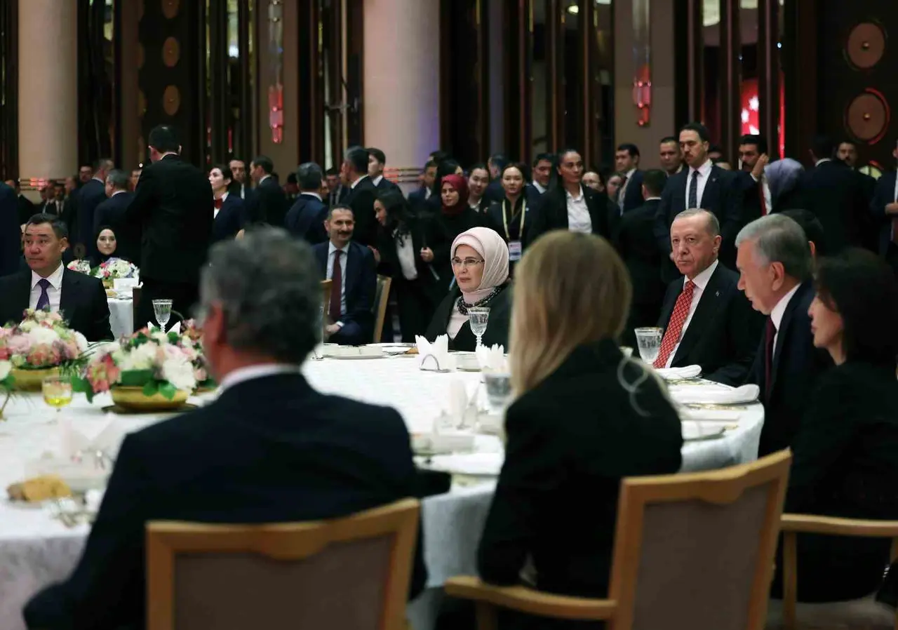 Cumhurbaşkanı Erdoğan: "Türkiye Cumhuriyetini muasır medeniyetler seviyesinin üzerine çıkarmak için var gücümüzle çalışmaya bugün bir kez daha söz veriyoruz"