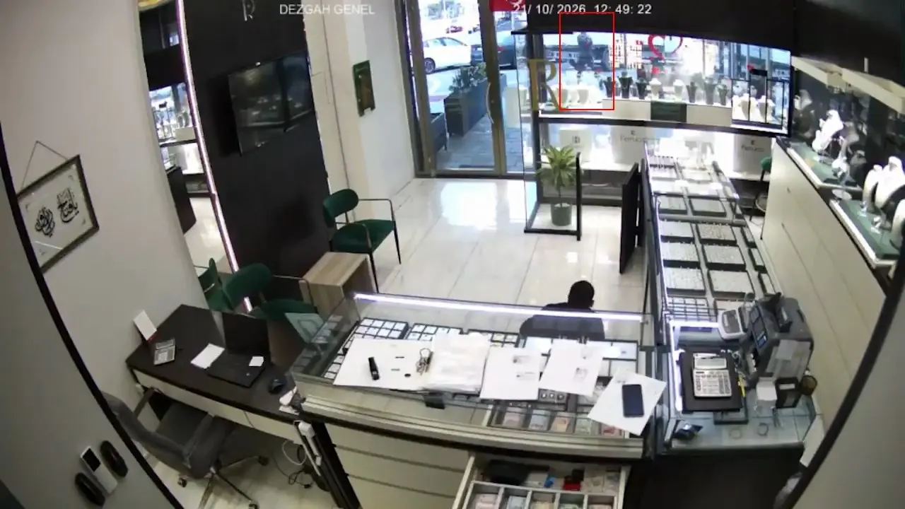 Esenyurt’ta kuyumcuya düzenlenen silahlı saldırının yeni görüntüsü ortaya çıktı