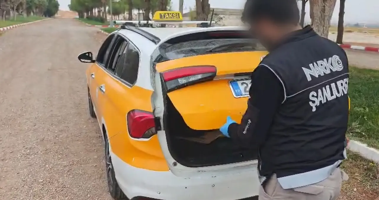 Ticari takside 2 kilo 100 gram skunk ele geçirildi