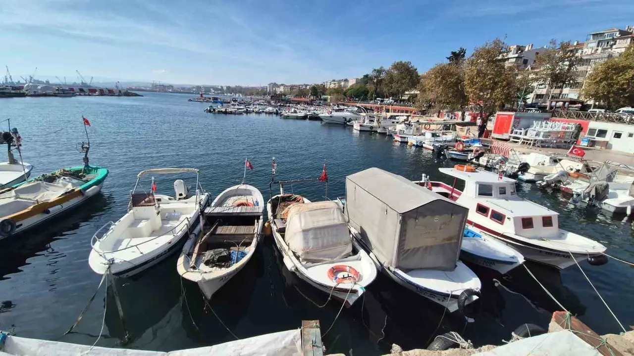 Fırtına dindi, Tekirdağlı balıkçılar yeniden denize açıldı