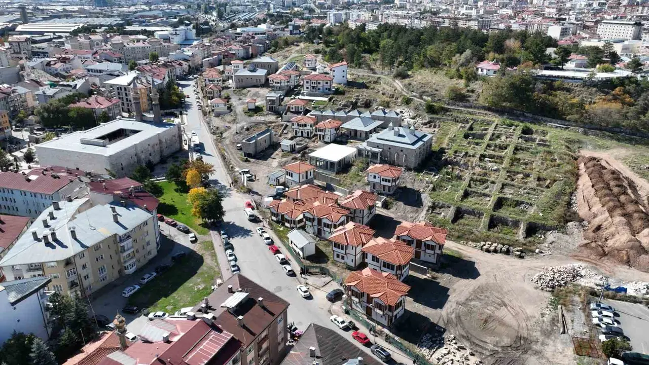 Sivas’ın çehresini değiştirecek Kale Projesi hızla yükseliyor