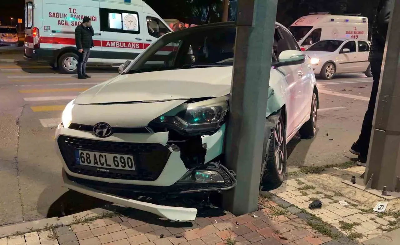 Aksaray’da 4 araçlı zincirleme kaza: 3 yaralı