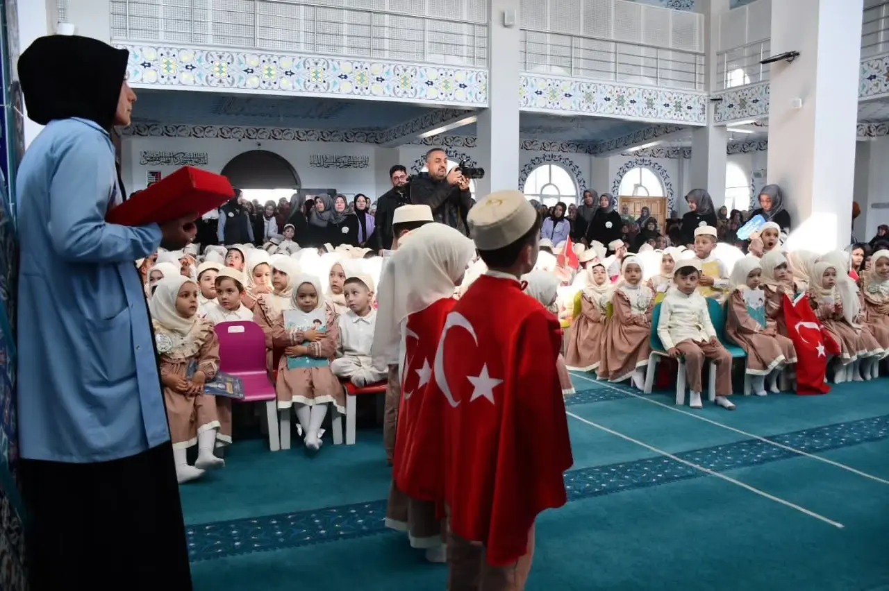 Kütahya’da minik öğrenciler Bed-i Besmele heyecanı yaşadı