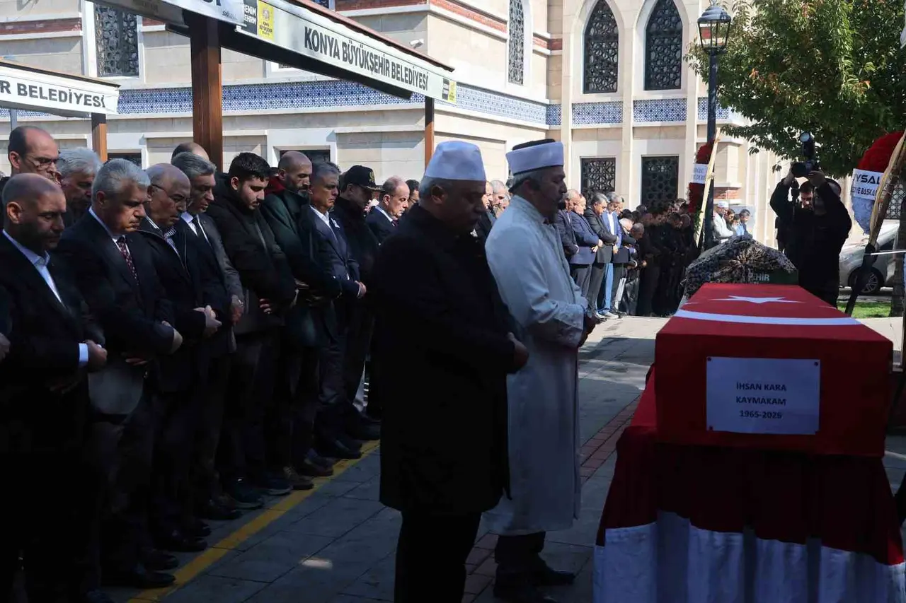 Hayatını kaybeden Muratpaşa Kaymakamı toprağa verildi