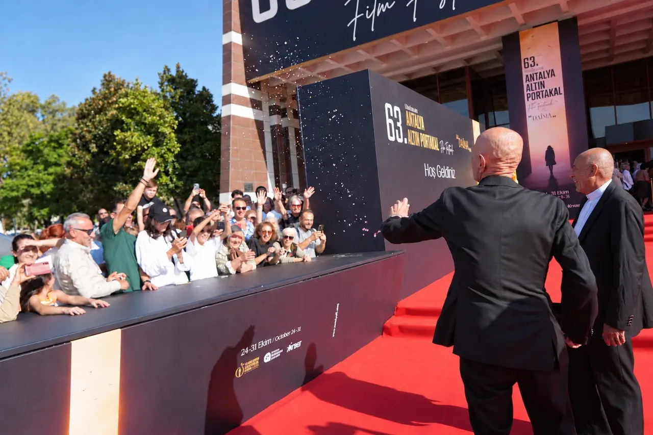 "63. Uluslararası Antalya Altın Portakal Film Festivali" kortejine yoğun ilgi
