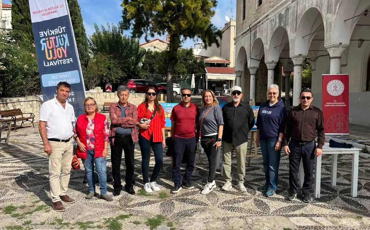 Çeşme’nin tarihi dokusu 9 sanatçının tuvalinde hayat buldu