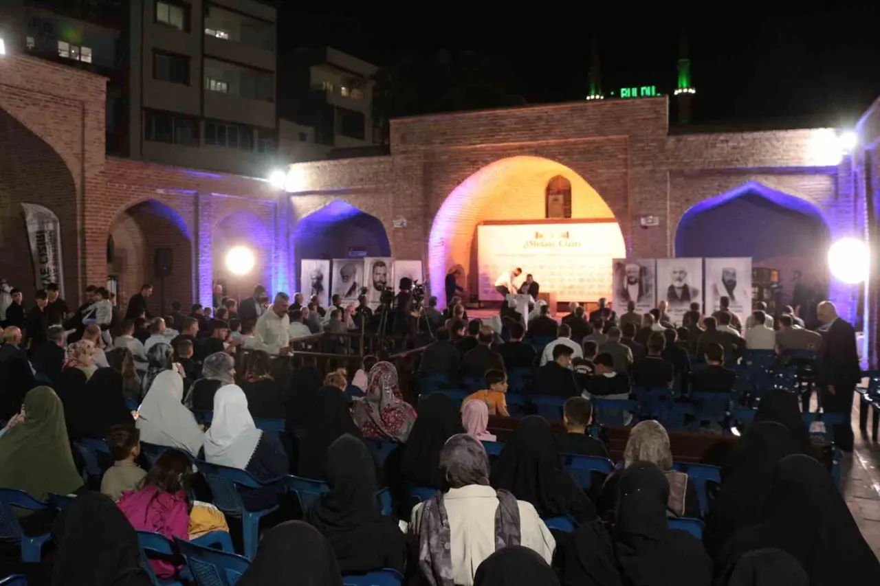 Cizre’de Melayê Cizîrî Anma Programı kaside şöleniyle sona erdi