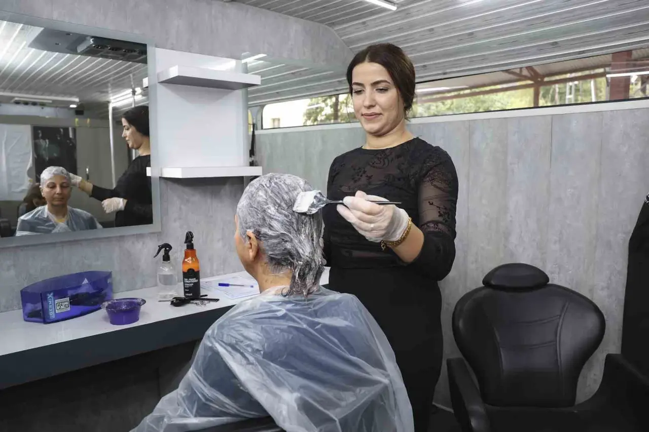 Mersin’de mobil kuaför hizmeti 40 bin 100 kişiye ulaştı