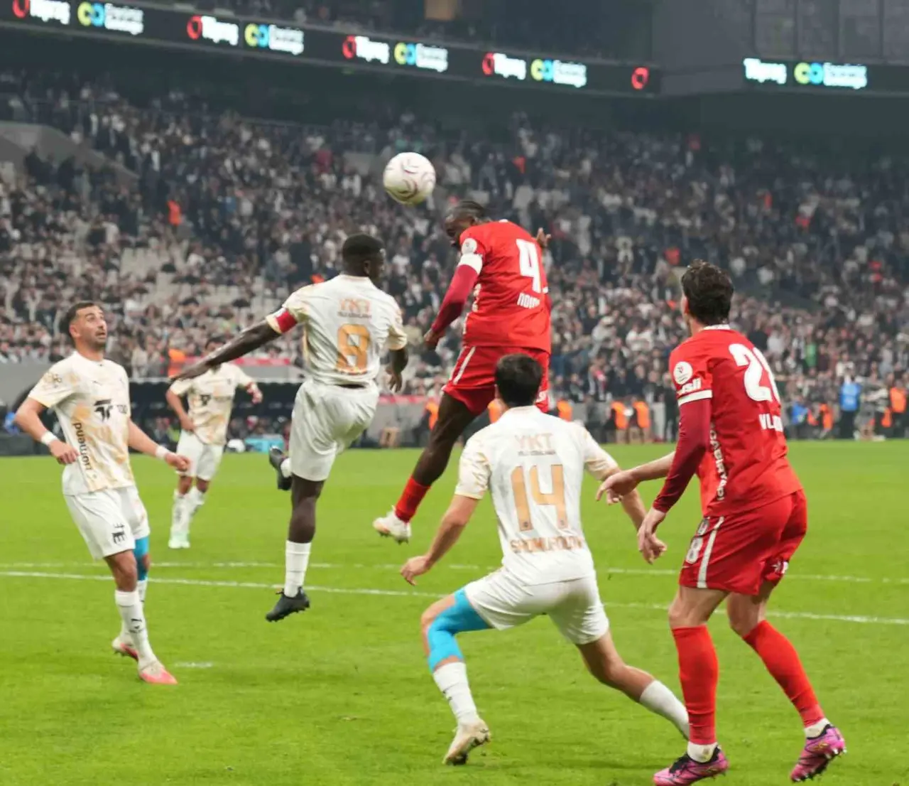 Trendyol Süper Lig: Beşiktaş: 0 - Başakşehir: 0 (İlk yarı)