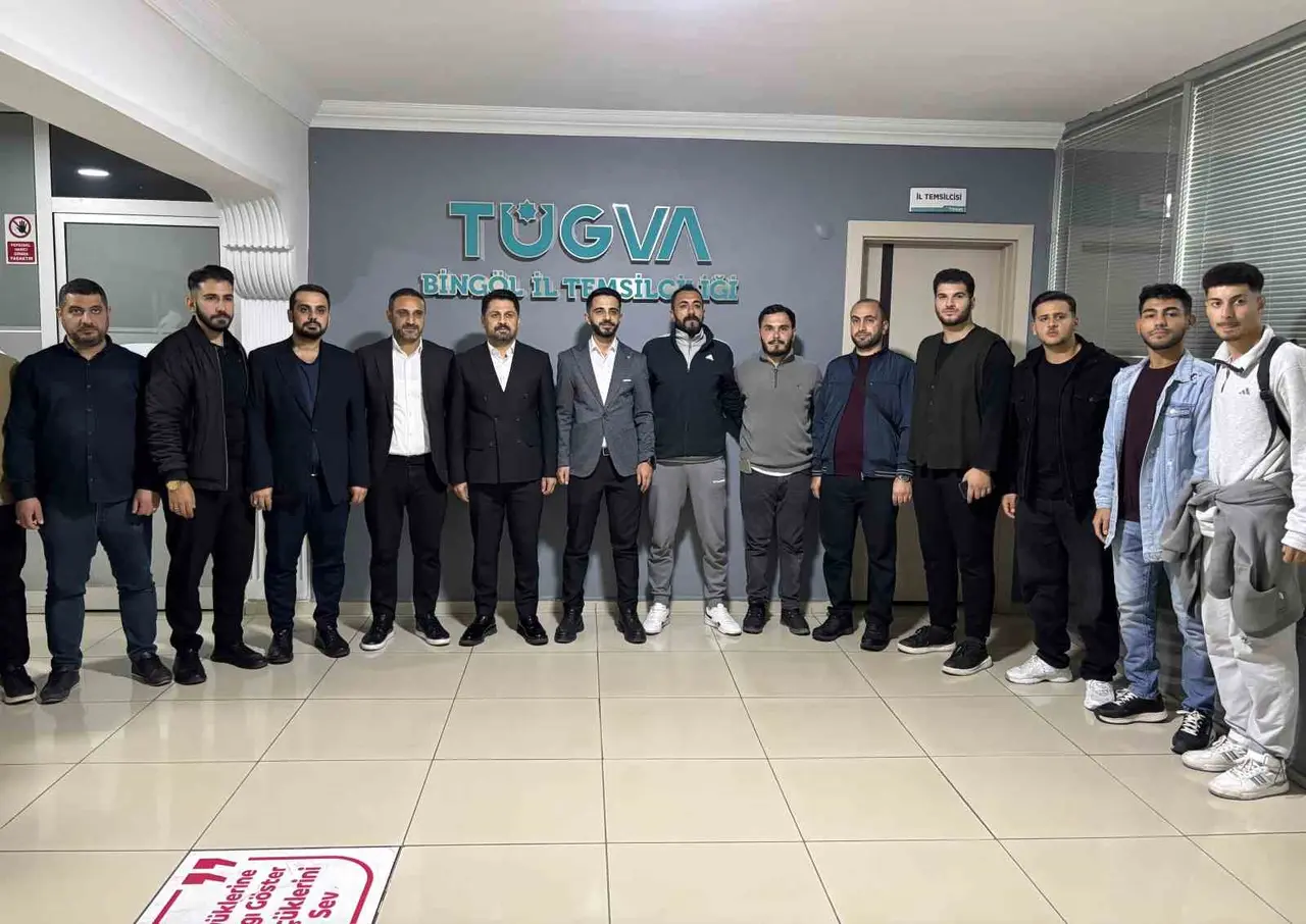 Gençlerle bir araya gelen AK Parti İl Başkanı Yılmaz Seven: "Bizim geleceğimiz sizlersiniz"