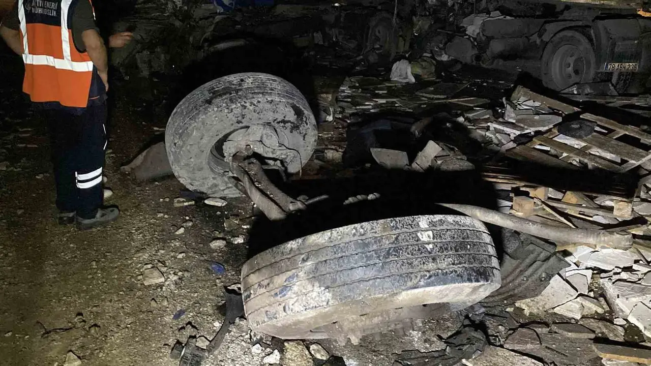 Elazığ’da 3 tır çarpıştı: 1 ölü
