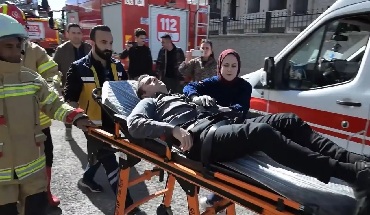 Kars Emniyeti’nde gerçeğini aratmayan yangın tatbikatı