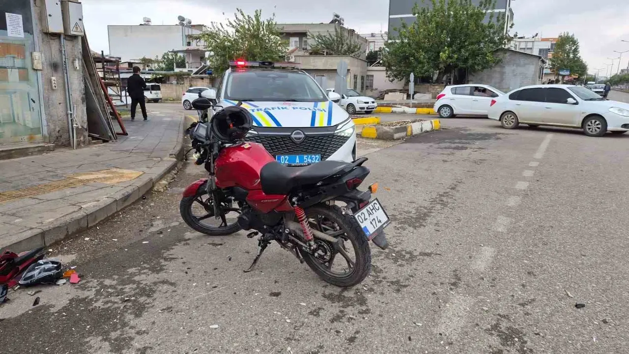 Adıyaman’da otomobil ile motosiklet çarpıştı: 1 yaralı