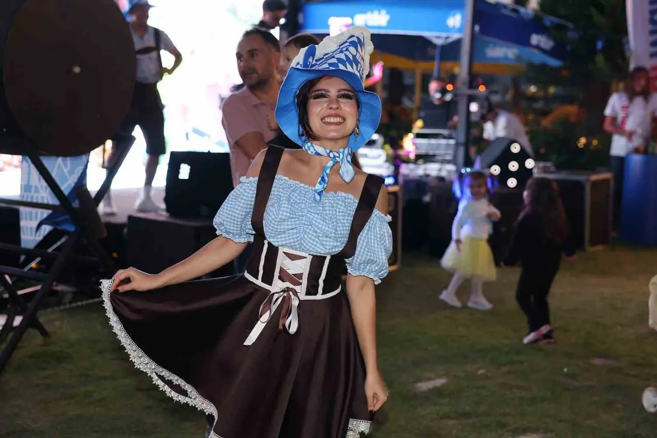Marmaris’te sonbaharın ritmi Oktoberfest’le yükseldi