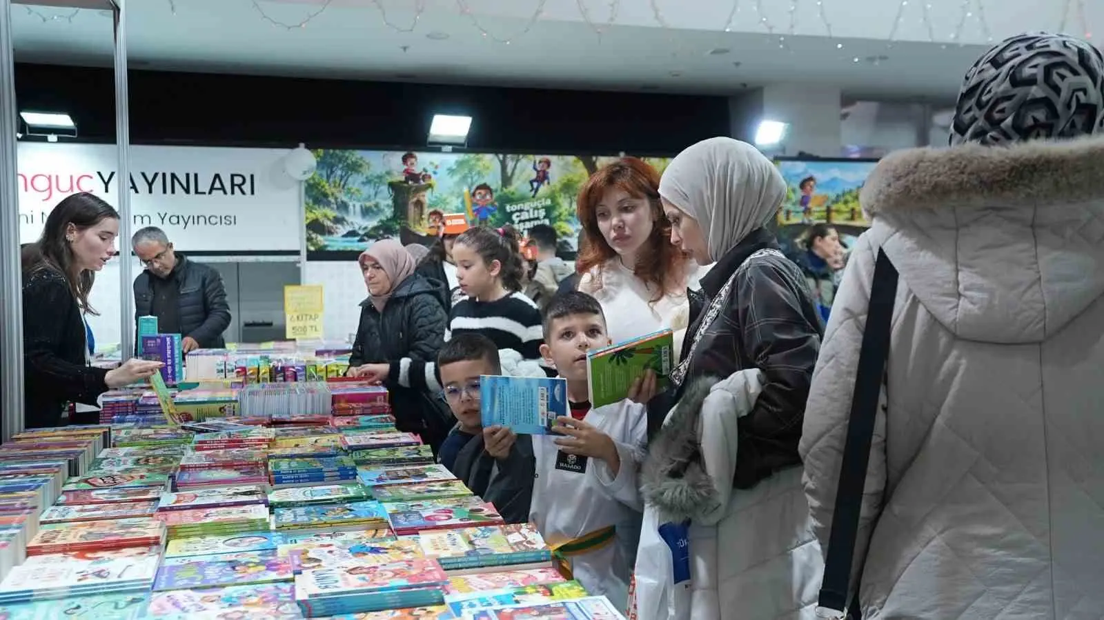 Balıkesir Kitap Fuarını hafta sonu 40 bin kişi ziyaret etti