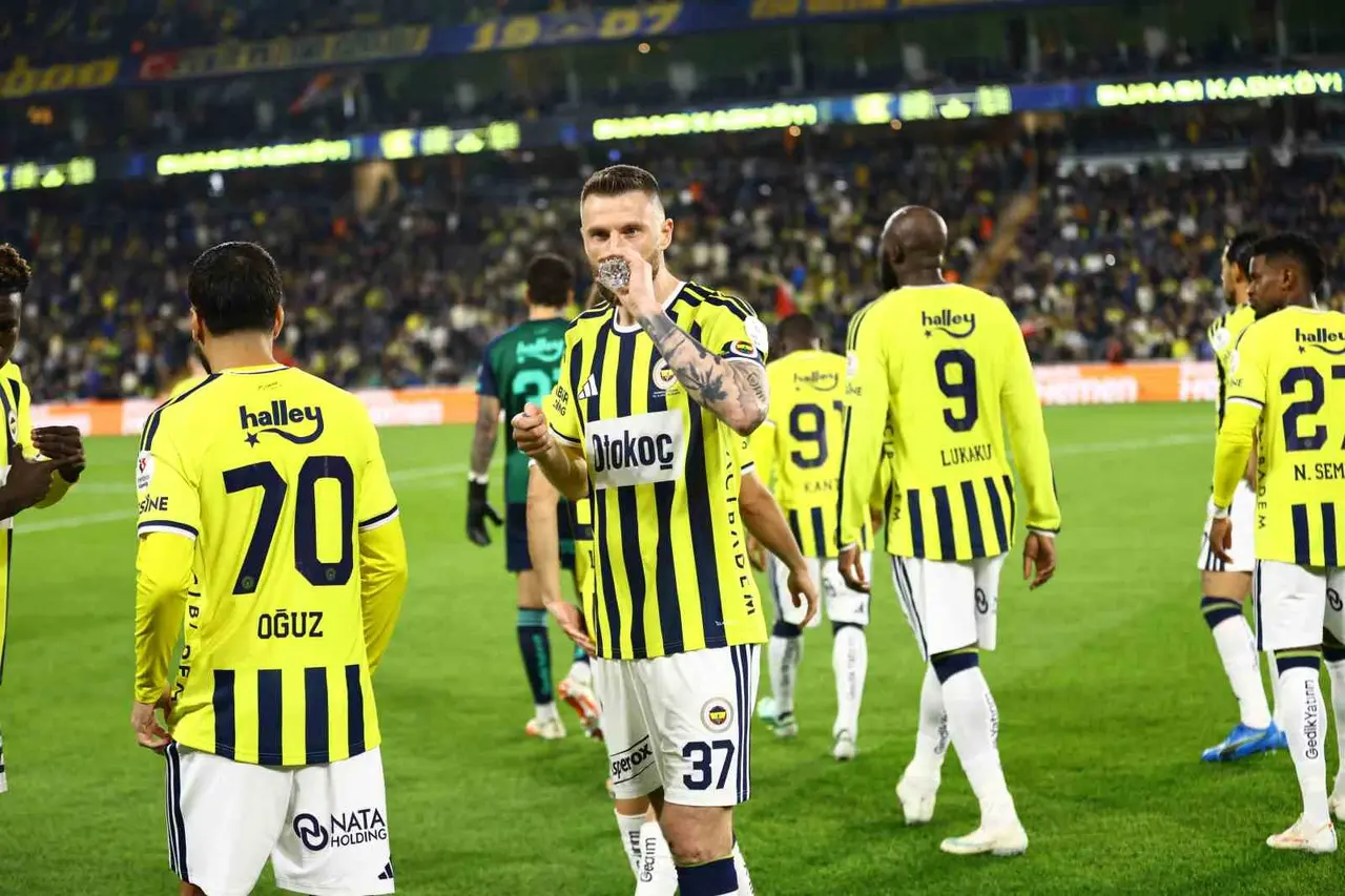 Trendyol Süper Lig: Fenerbahçe: 1 - Göztepe: 2 (Maç sonucu)
