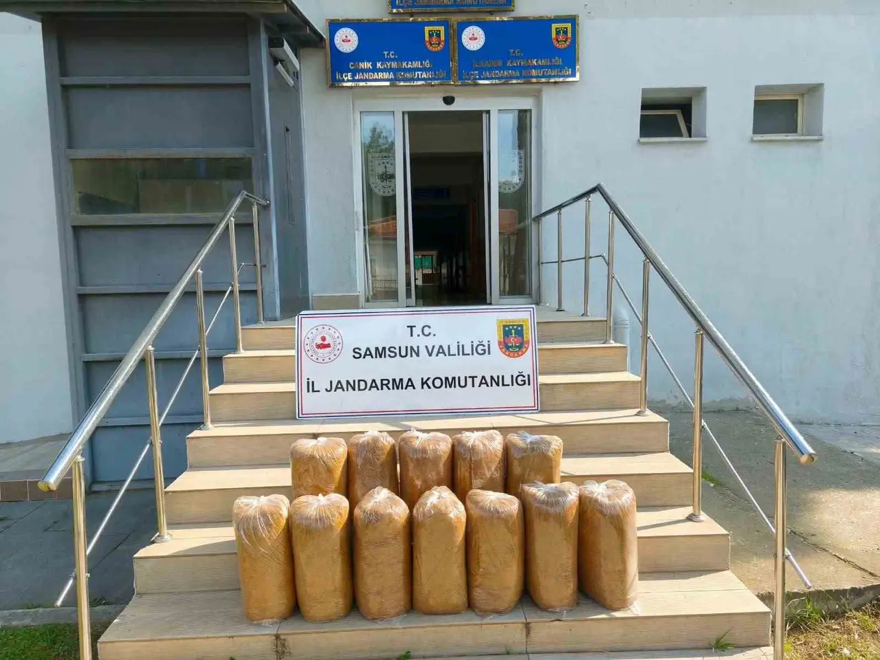 Atakum’da 60 kilo kıyılmış kaçak tütün ele geçirildi