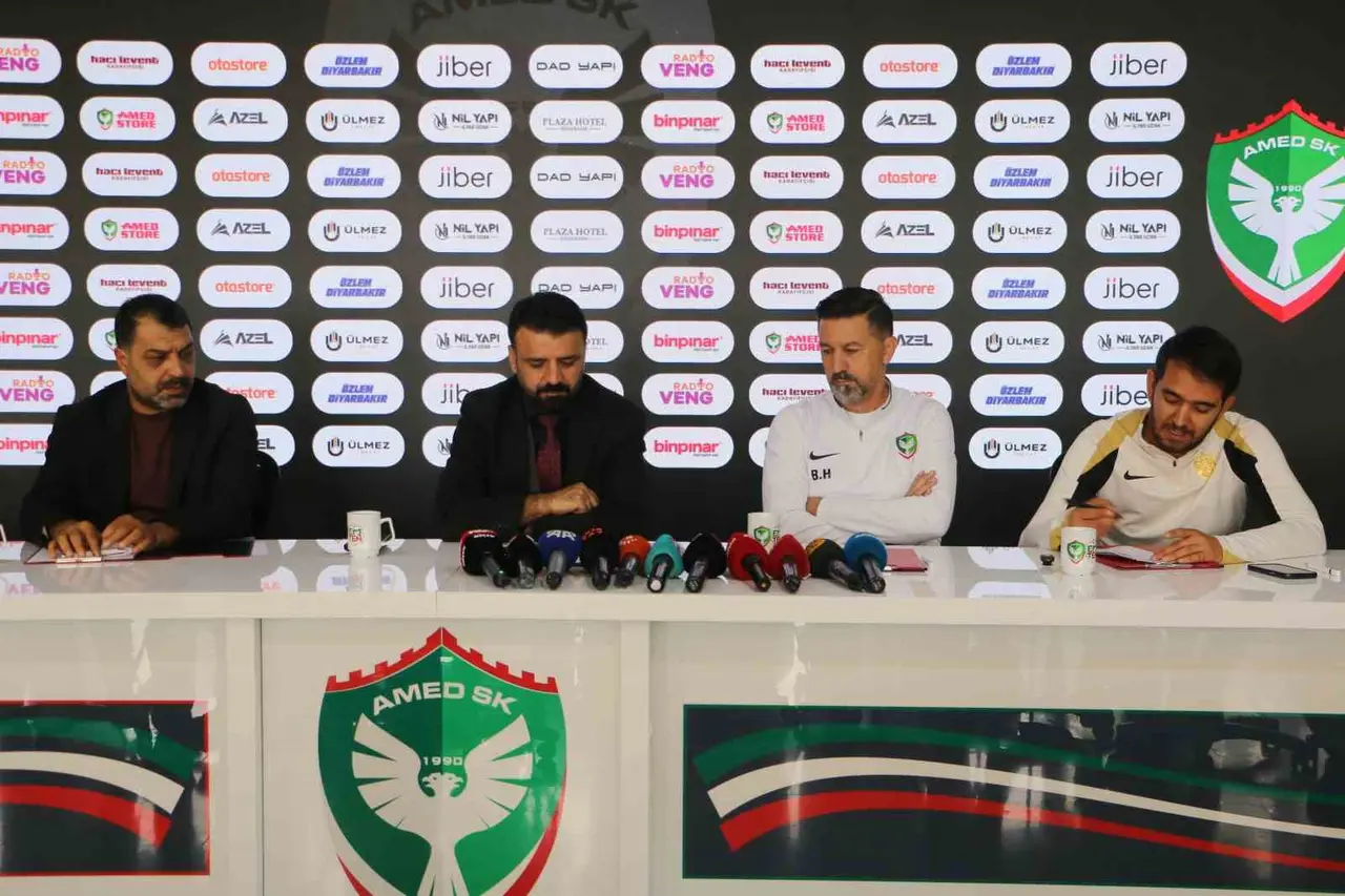 Amed SF Teknik Direktörü Besnik Hasi: "Sadece Samsunspor maçına odaklıyım"
