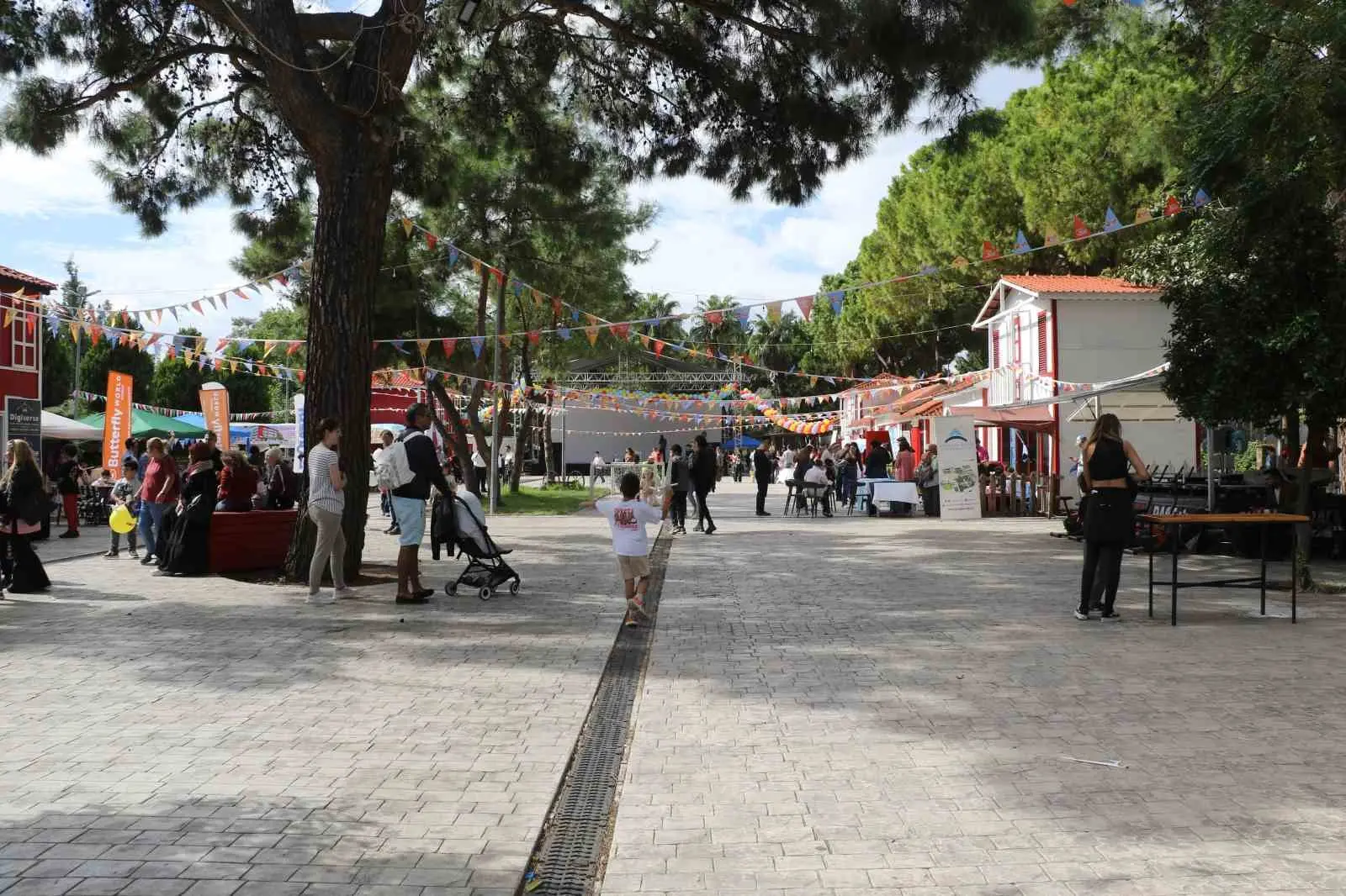 Antalya Çocuk Festivali’nde aileler ve çocuklar doyasıya eğlendi