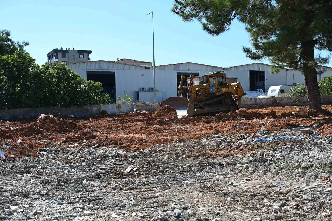 Kepez’de temizlik seferberliği: Aydoğmuş’ta 30 kamyon atık kaldırıldı