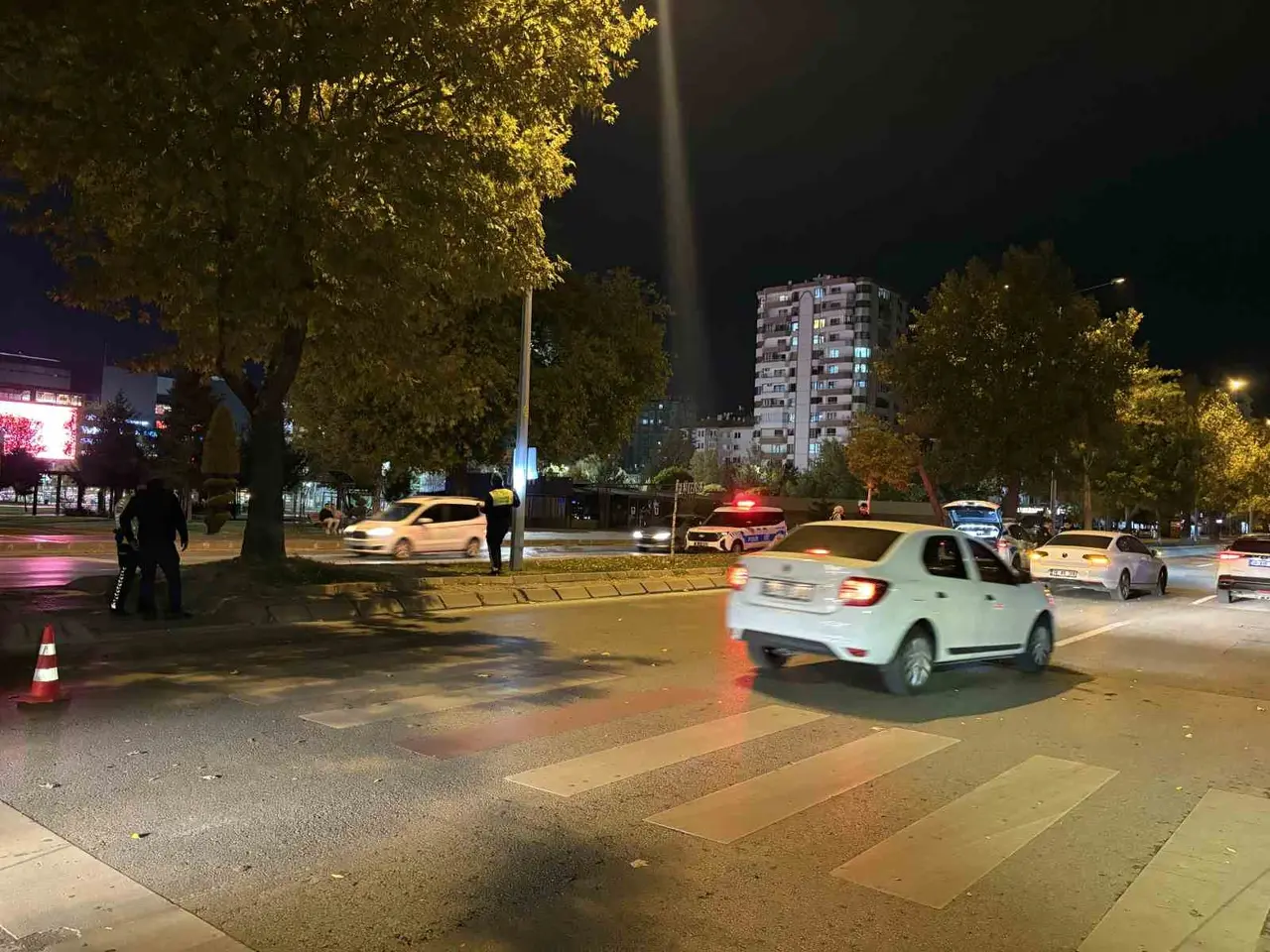 Otomobilin çarptığı üniversite öğrencisi ağır yaralandı