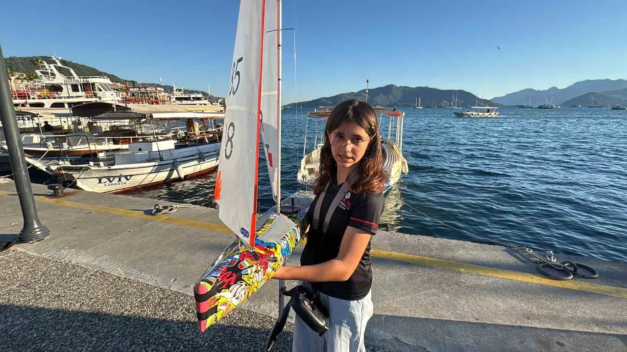 Küçük yaşına rağmen, şampiyonluk kupasını Marmaris’e getirdi