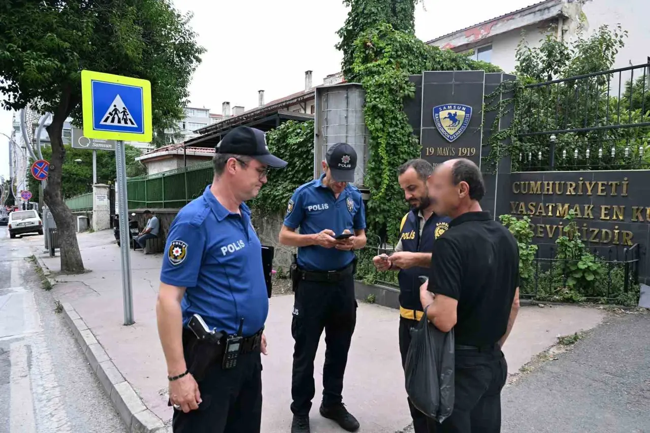 Samsun’da jandarma ve polisin okul çevrelerindeki güvenlik tedbirleri devam ediyor