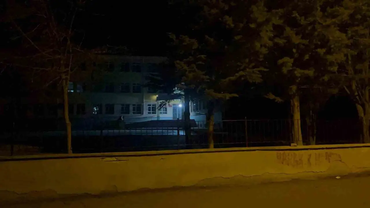 Okul bahçesinde baba ve oğlunun darbedilip bıçaklanmasına ilişkin davaya devam edildi