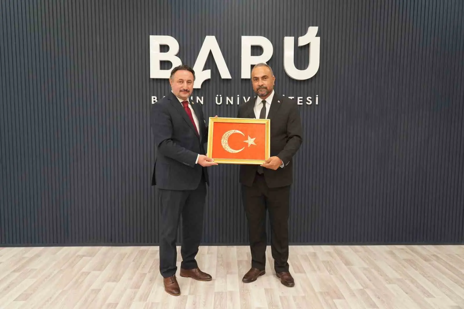İstanbul Milletvekili Karayel, BARÜ’de Bilimfest etkinlik alanını gezdi