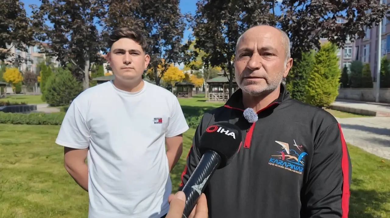 Yamaç paraşütü ile Filistin bayrağı açtı