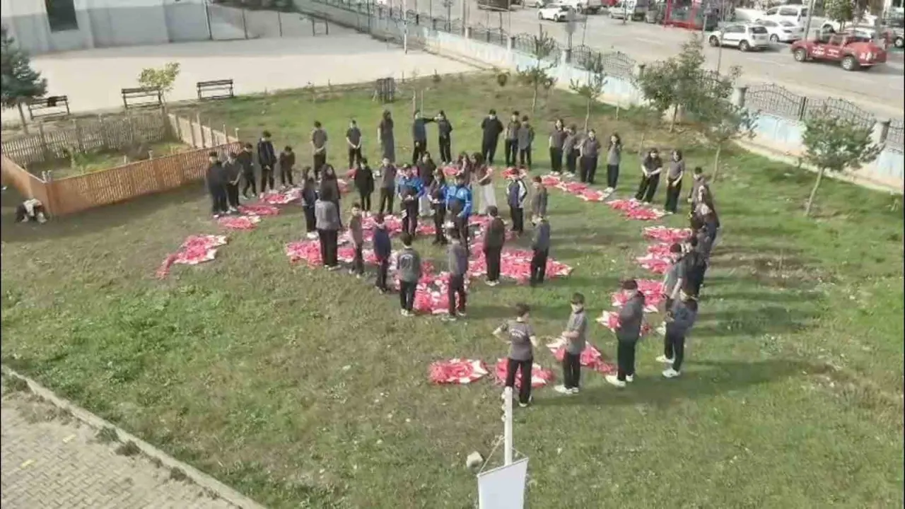 Bolu’da Cumhuriyet coşkusu gökyüzünde