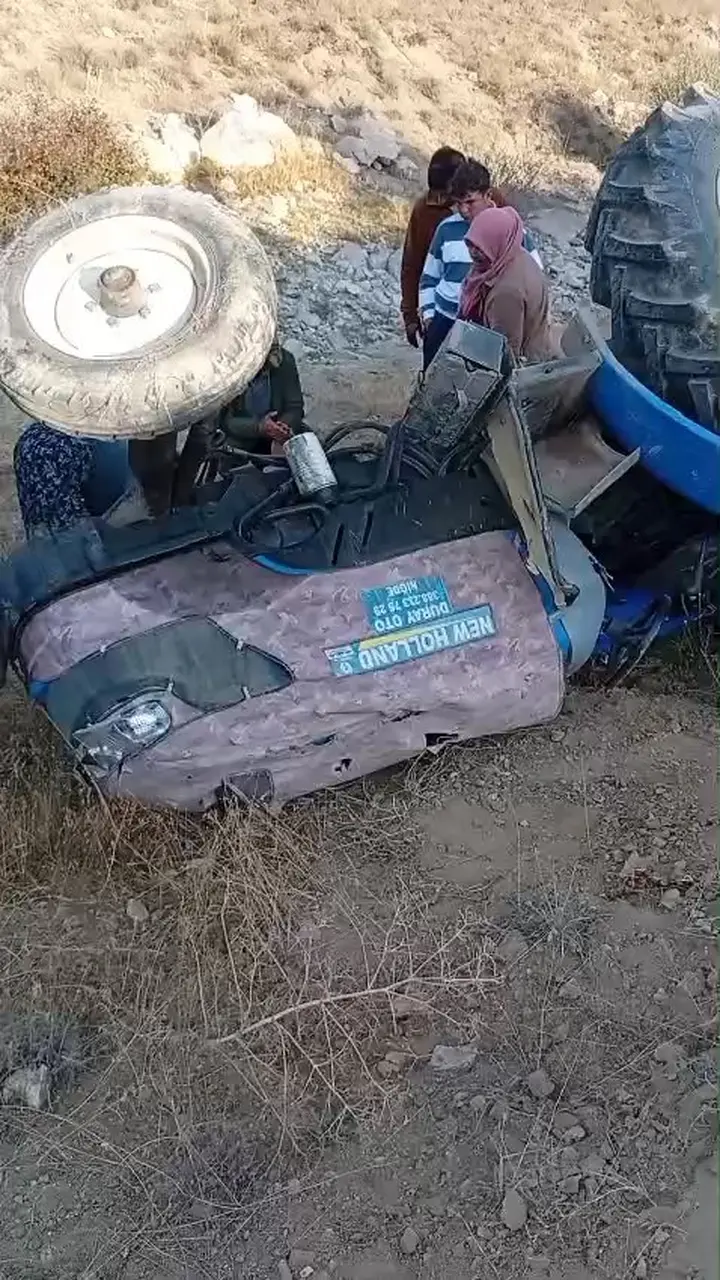 Niğde’de traktör devrildi: 1 ağır yaralı