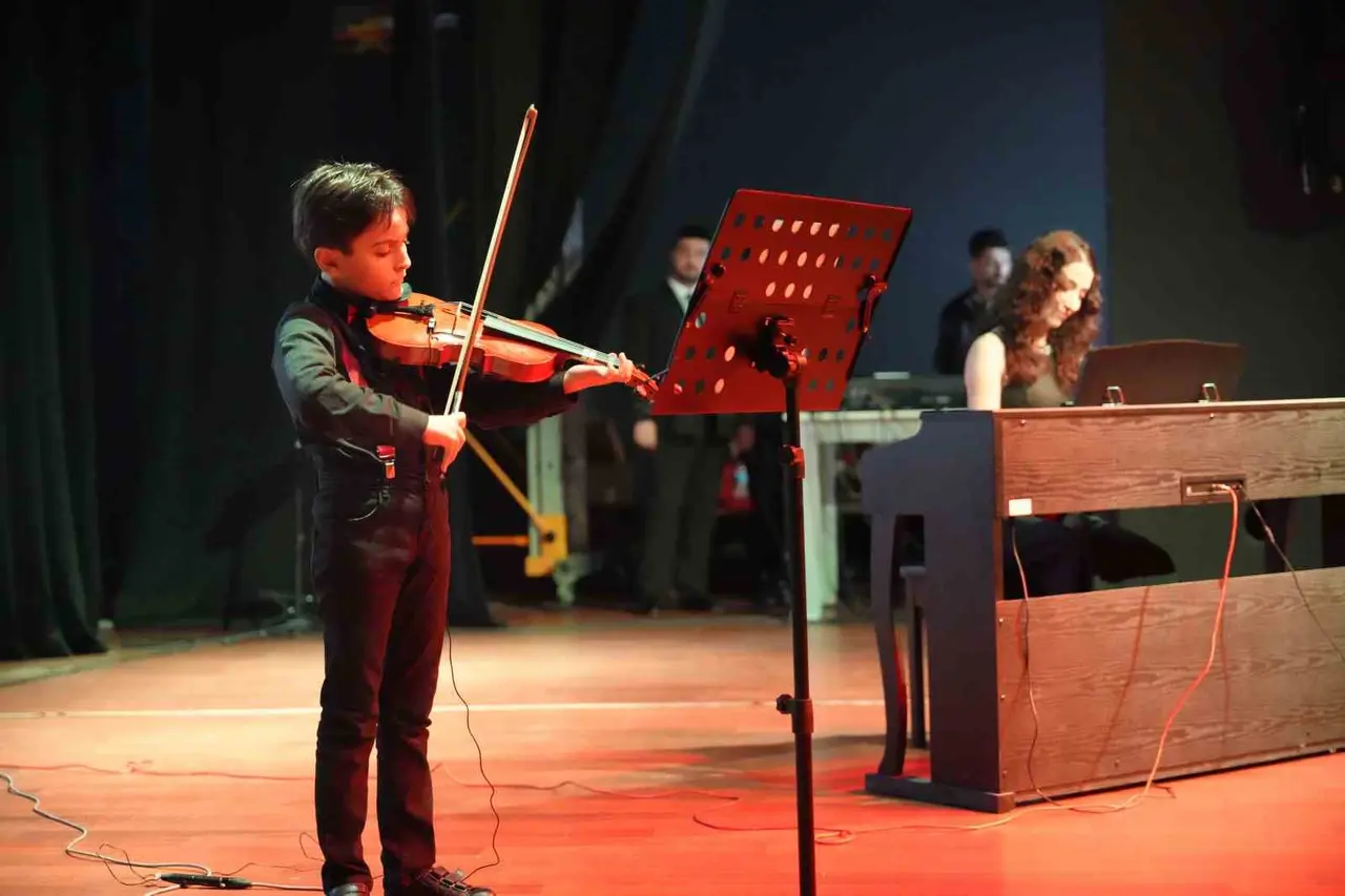 Turhal Belediyesi Konservatuvarı ikinci yılını konserle kutladı