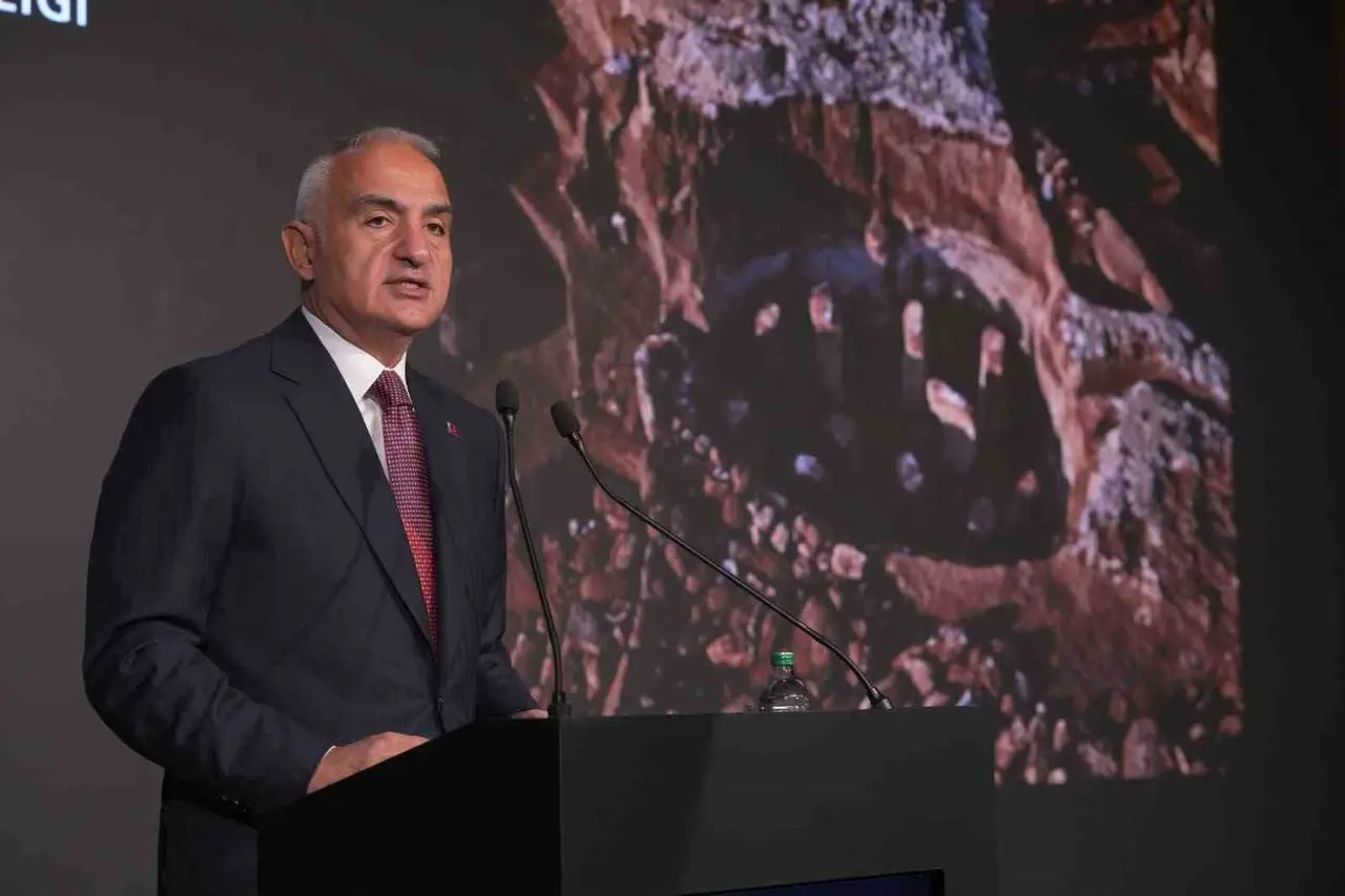 Bakan Ersoy: "Ocak-Eylül döneminde turizm geliri 51 milyar 278 milyon dolara ulaştı"