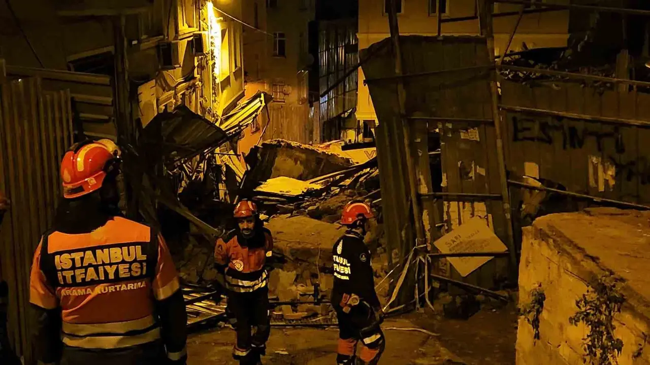 Beyoğlu’nda çöken 5 katlı binada arama çalışmaları tamamlandı