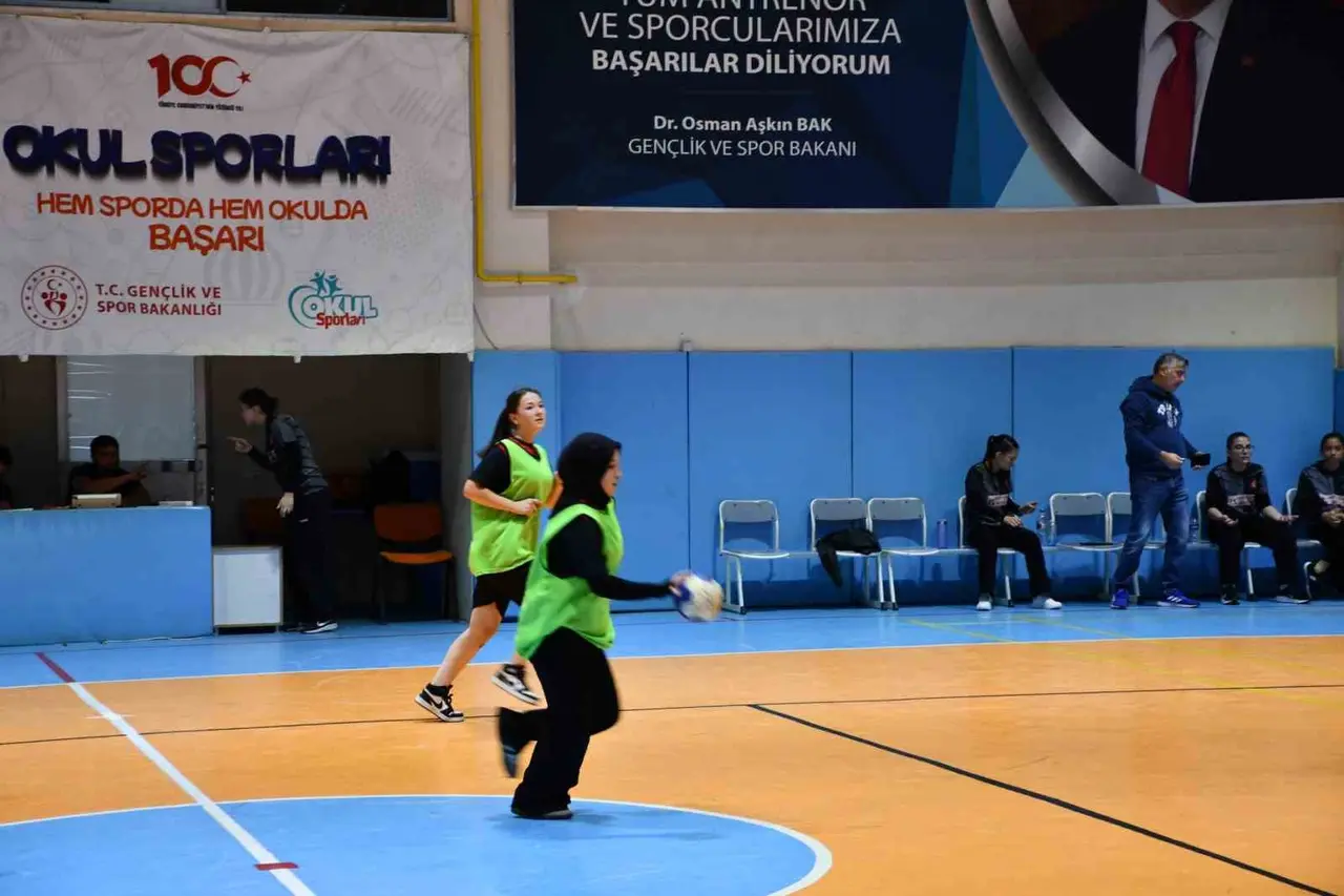 Afyonkarahisar’da Okul Sporları müsabakaları başladı