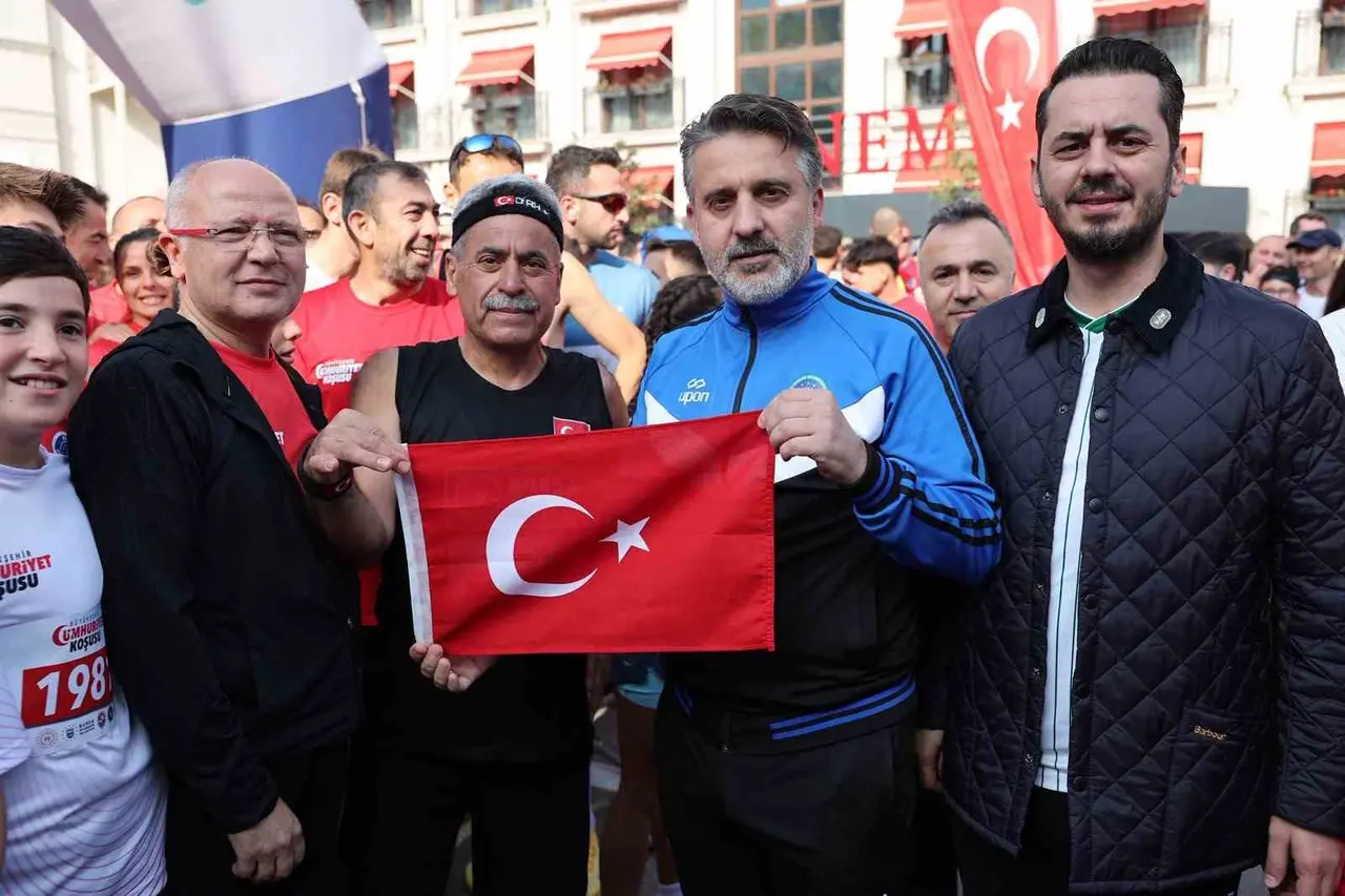Binlerce Bursalı, Cumhuriyet için koştu