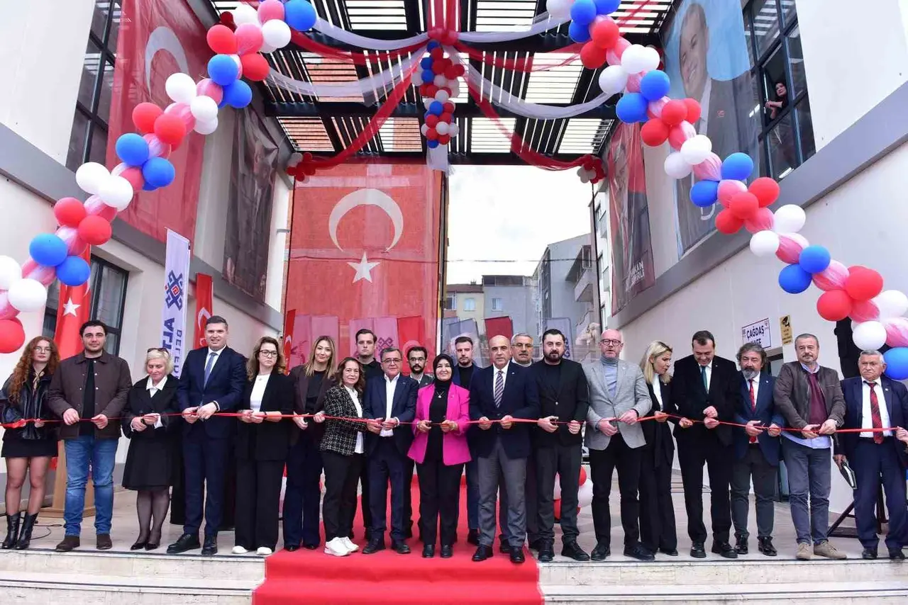 Altıeylül’de Sosyal belediyeciliğin yeni adresi kapılarını açtı