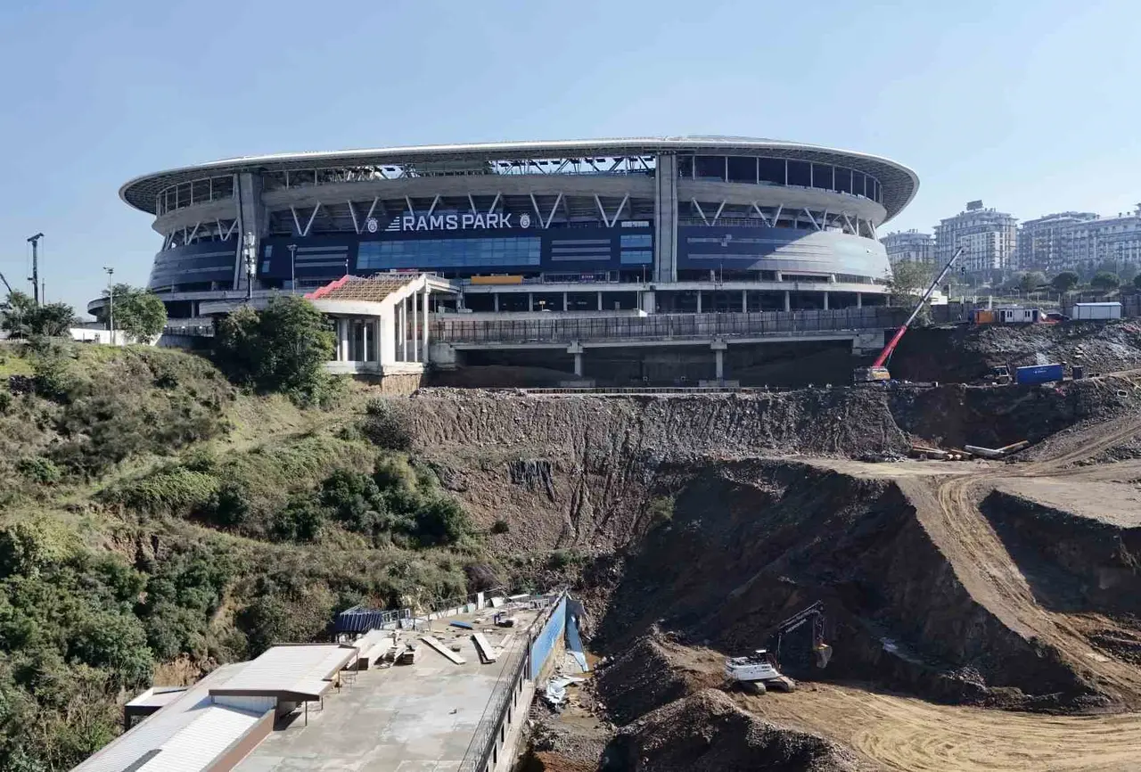 Sel sonrası Galatasaray stadında çalışmalar sürüyor