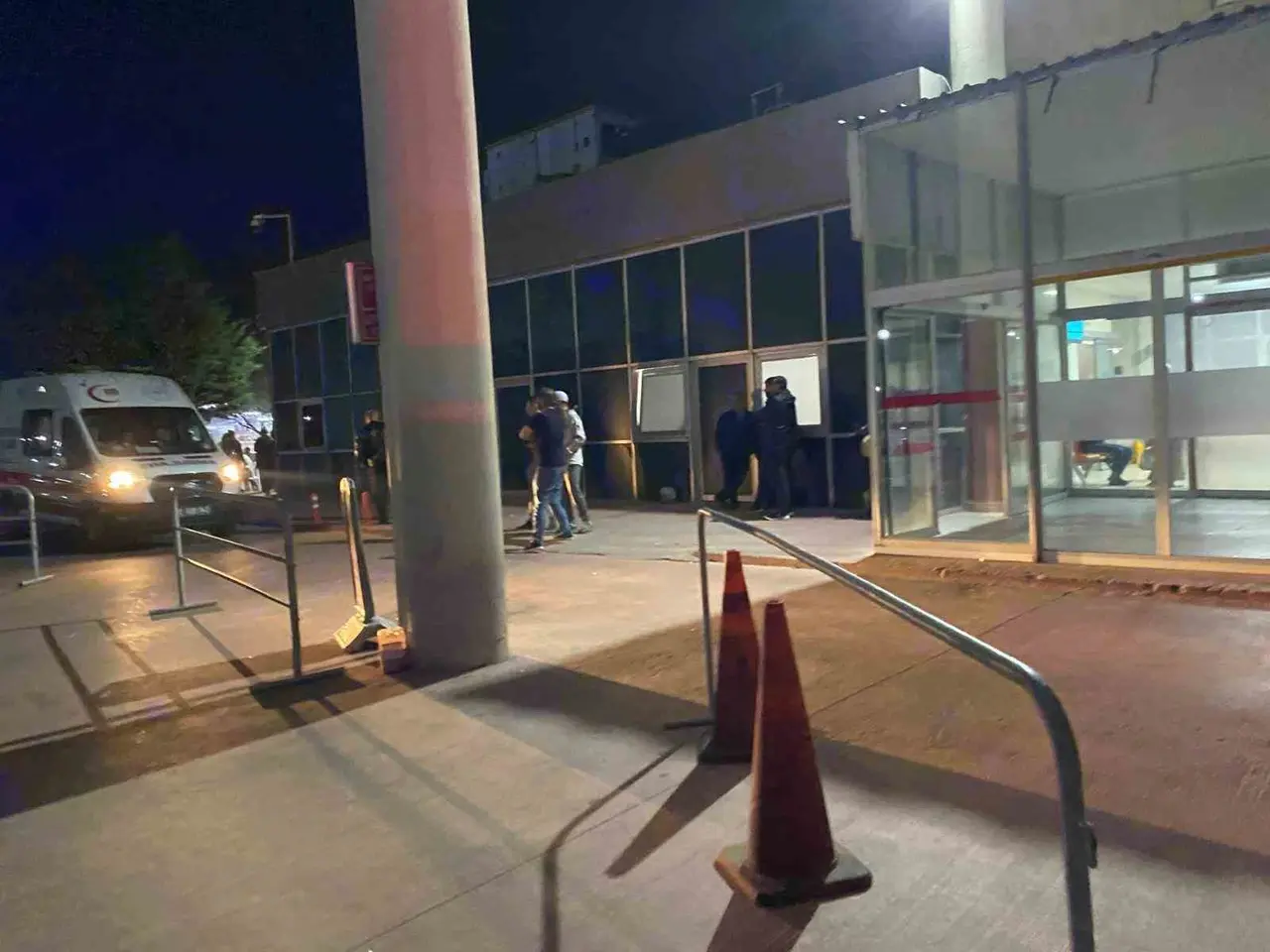Ayvalık açıklarında tekne battı: 8 kişi kurtarıldı, 1 kayıp