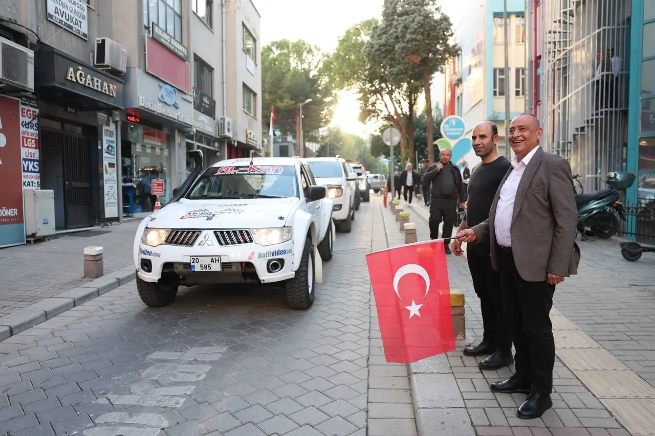 Merkezefendi’de offroad heyecanı kortej geçişi ile başladı