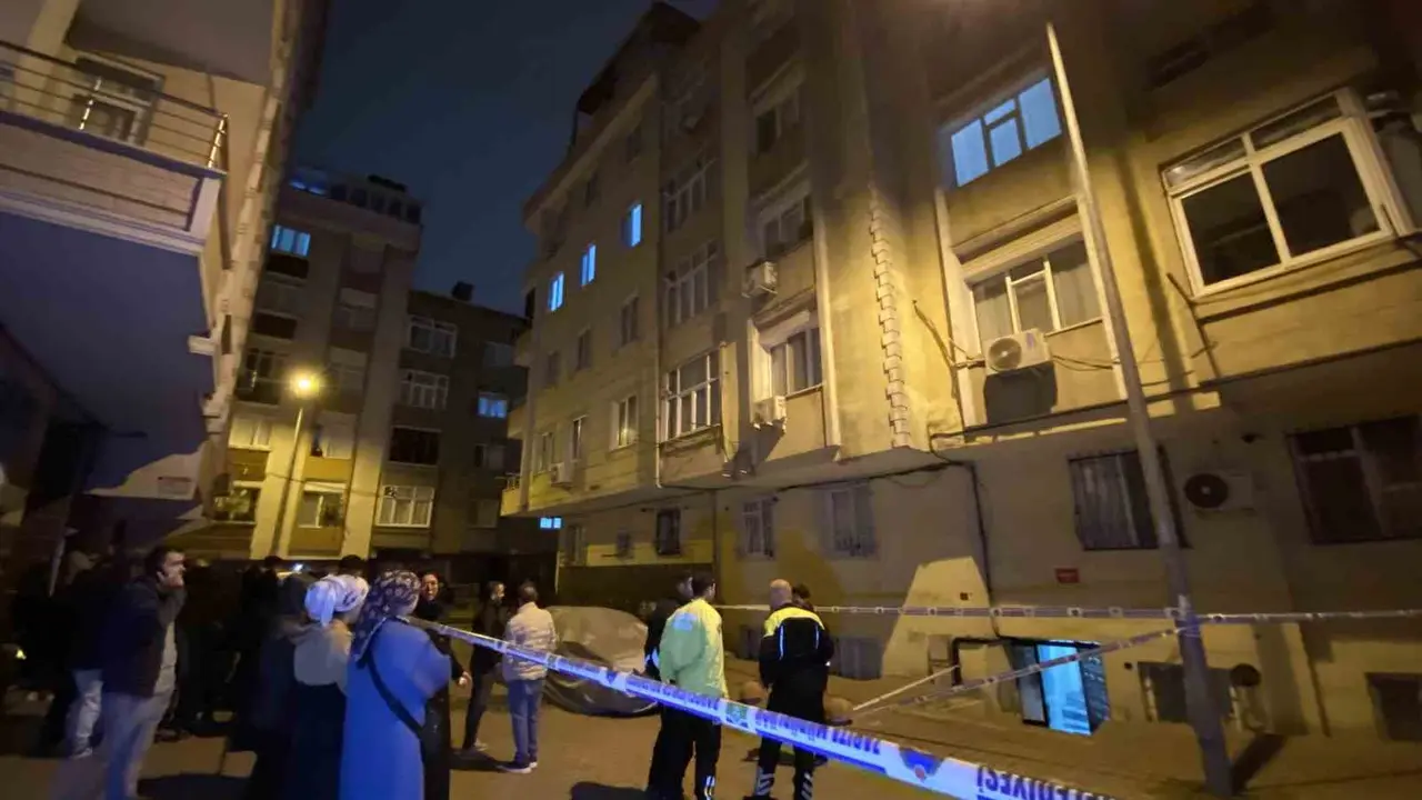 Bahçelievler’de iki binanın zemininde çökme: 20 daire tahliye edildi